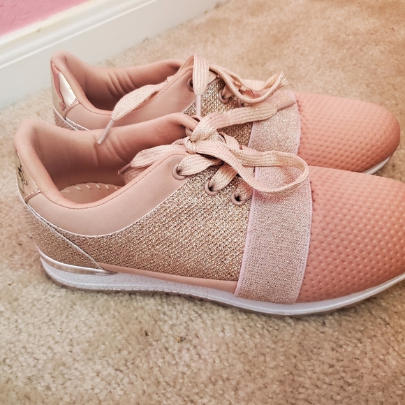 No use for them anymore - Picture 3 of 4